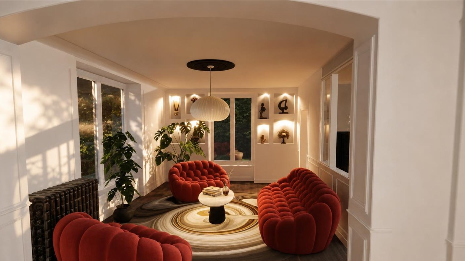 Salon sous arche avec fauteuils en velours rouge et niches murales éclairées, Le manoir familial à Auvers-sur-Oise